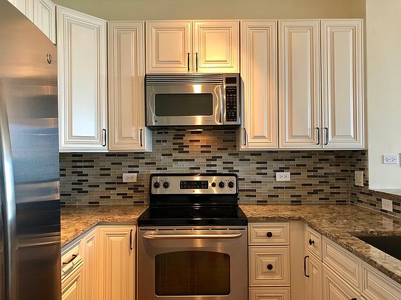 2nd image of 1841 S Calumet Ave APT 1204