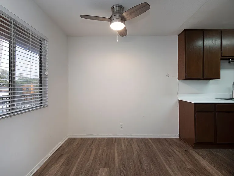 Cary Manor Apartments — Photo 5