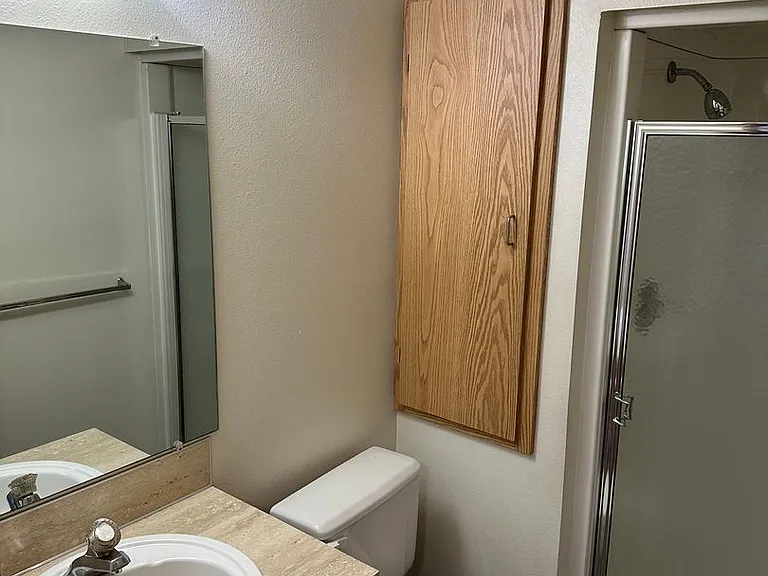 Sherman Oaks Apartments — Photo 18