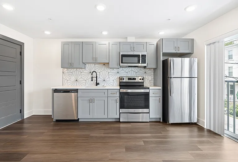7620 Ridge Ave #14 — Photo 4