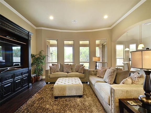 4th image of 936 Wild Rose Dr