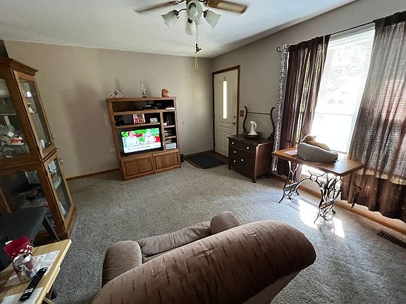 5th image of 694 Cardinal Park Cir