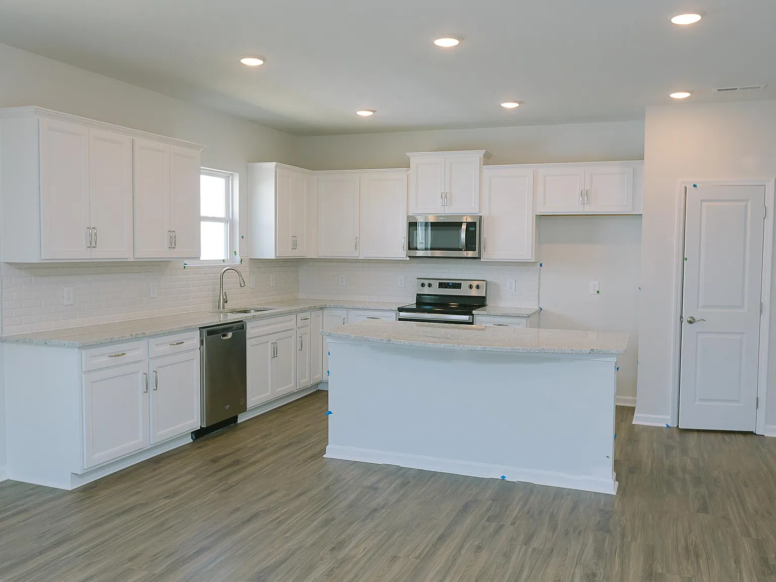2926 Campanella Dr — Photo 4
