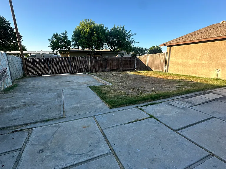 2901 Belhaven St — Photo 50