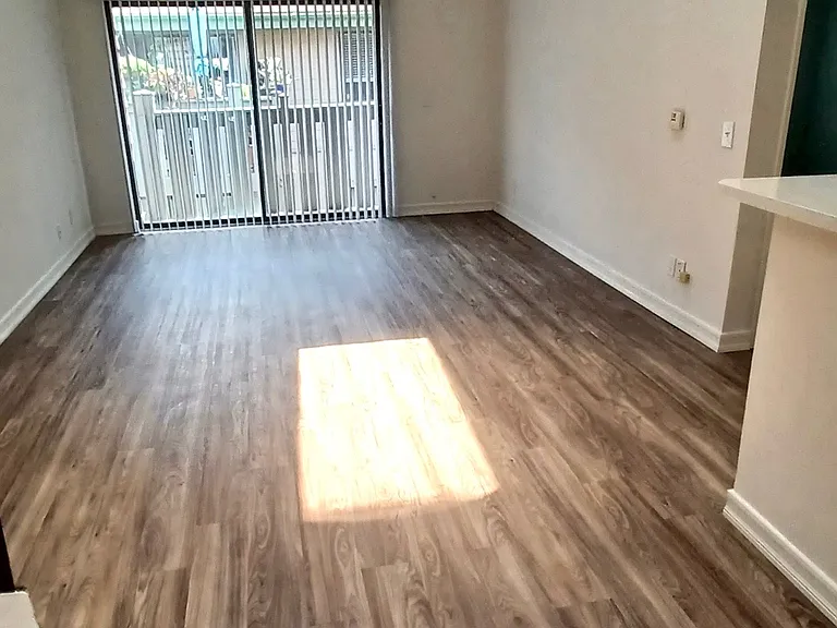 Windrose Place Pasadena — Photo 38