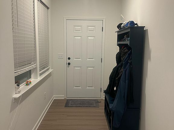 3rd image of 23 Briarwood Dr W