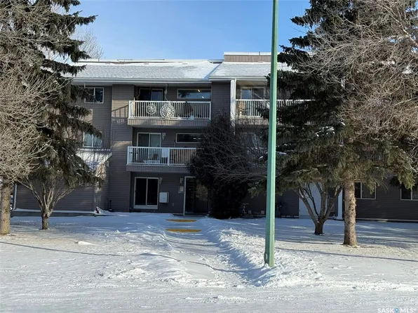 UNIT 207-1808 Eaglesham AVENUE, Weyburn, SK S4T 2R1