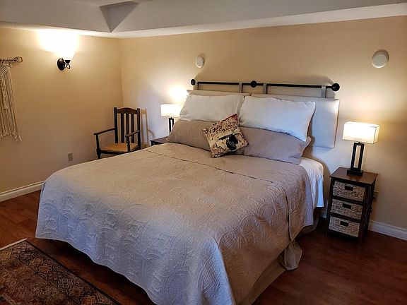 Equipped with Sealy king bed and sealed down pillows and comforter