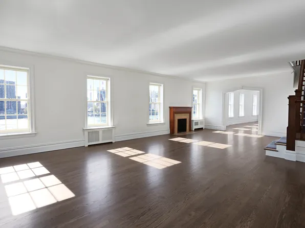 541 East 72nd Street image 3 of 19