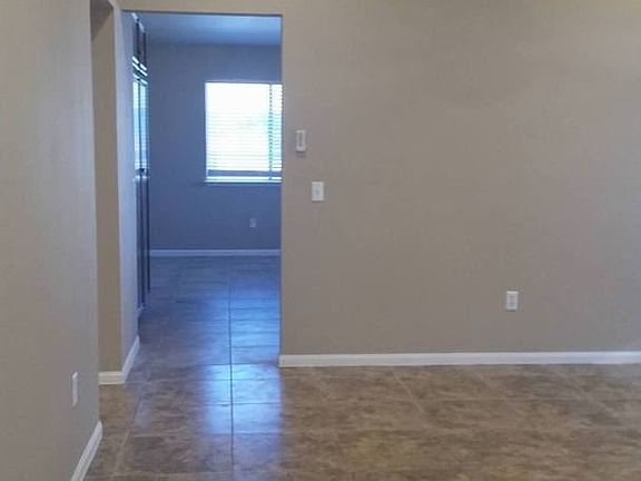 4th image of 2410 W Heil Ave