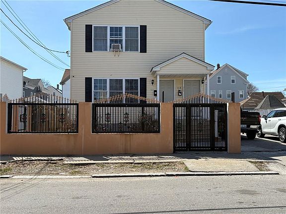 3rd image of 162 SE Eastwood Ave