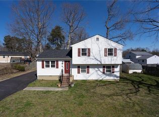 203 Bull Run Dr, Hopewell, VA 23860