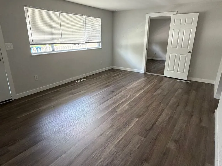4326 Kitridge Rd — Photo 3