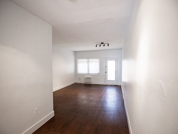 5th image of 1044 Pennsylvania Ave APT 7
