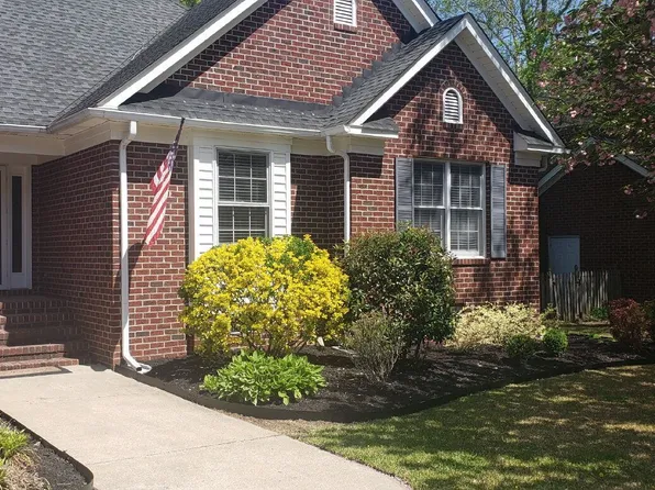 4407 Treetops Cir, Winterville, NC 28590