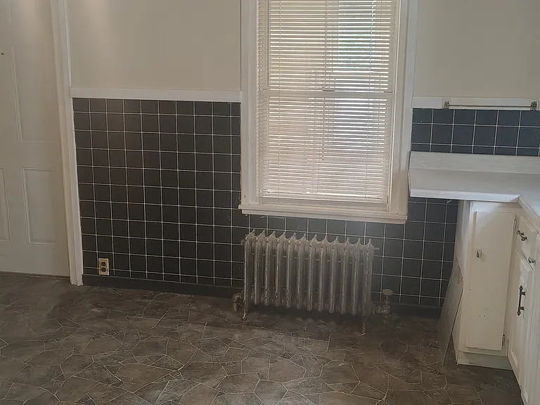 1062 Broadway Ave NW — Photo 8