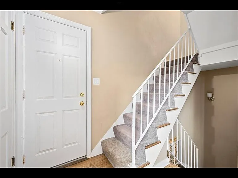 6412 Howe St #1 — Photo 11