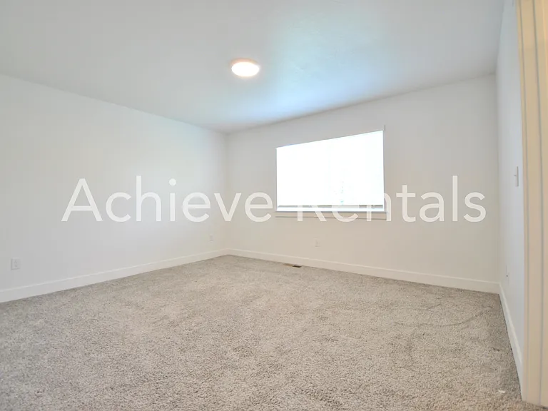 419 W 25 N — Photo 7