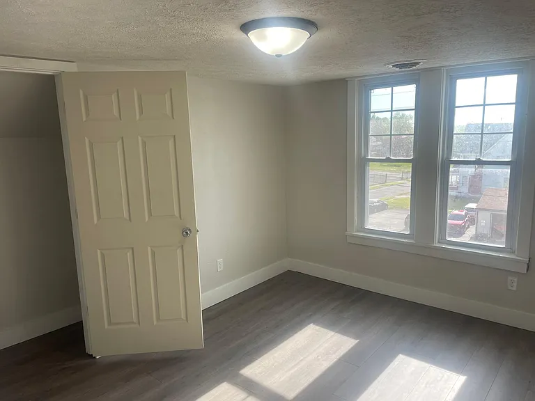 918 Elm St — Photo 24