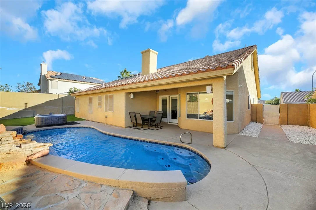 3 bed, 2.0 bath, 2176 sqft, $3,750 — Photo 1