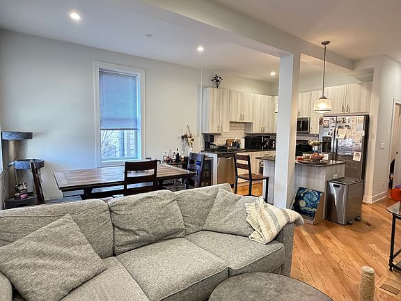 3rd image of 843 N Leavitt St #1R