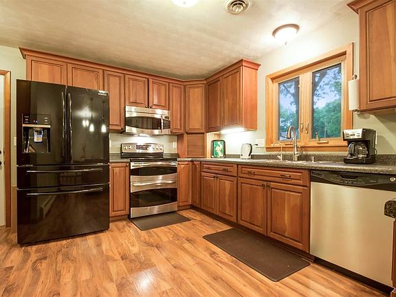 4th image of 1015 Circle Dr