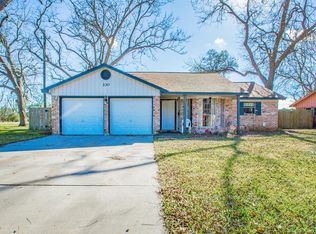 330 Pine St, Lake Jackson, TX 77566