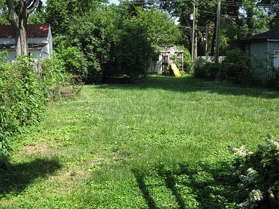 4th image of 2115 Woodbourne Ave