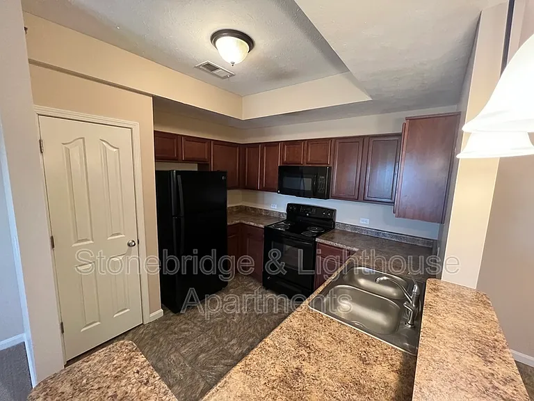 1101 Stonebench Cir — Photo 4