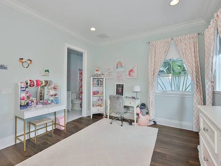 629 Riviera Dr — Photo 36