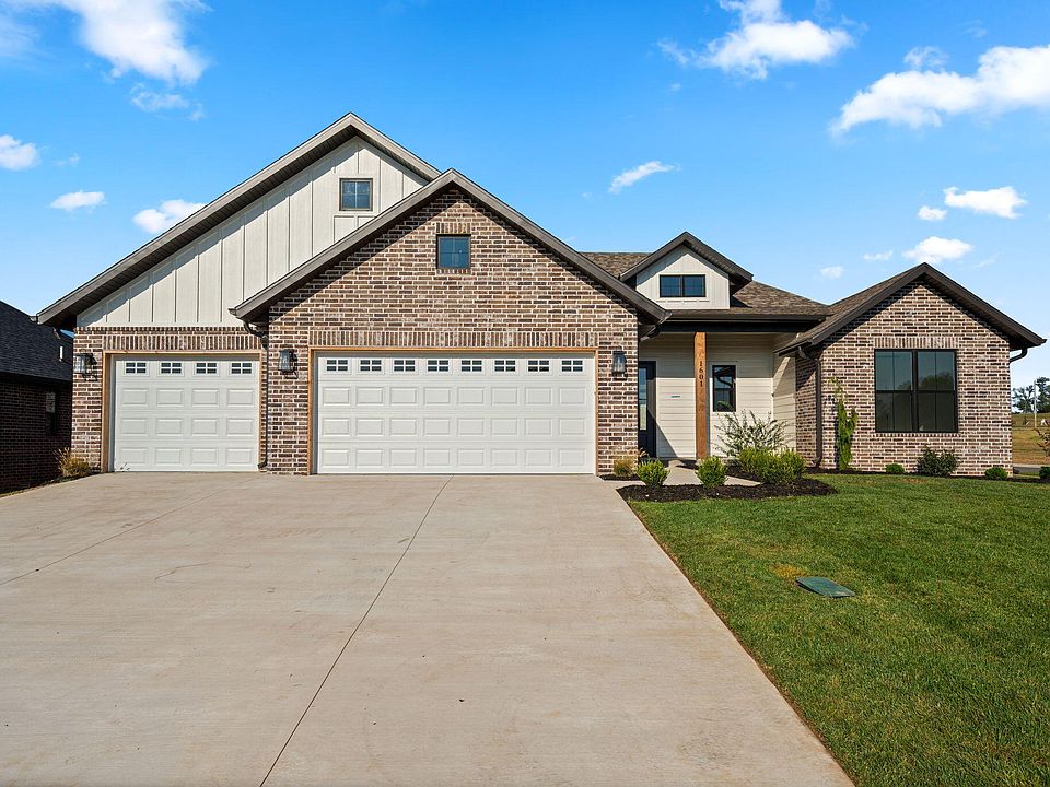1st image of 1601 S Crepe Myrtle Lane