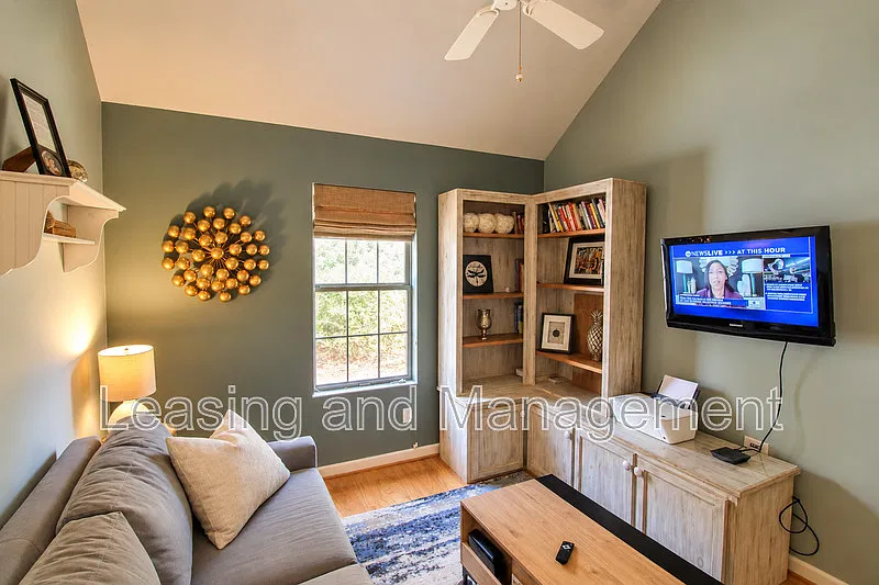 3 bed, 2.5 bath, 1342 sqft, $2,950 — Photo 3