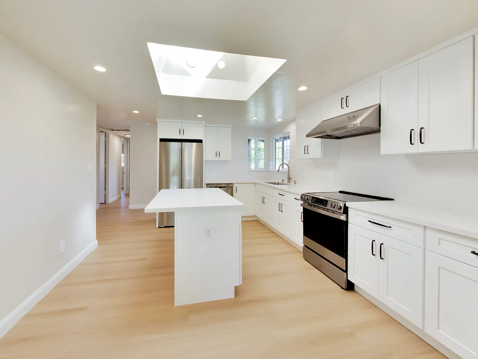 3 bed, 1100 sqft, $3,750 — Photo 4