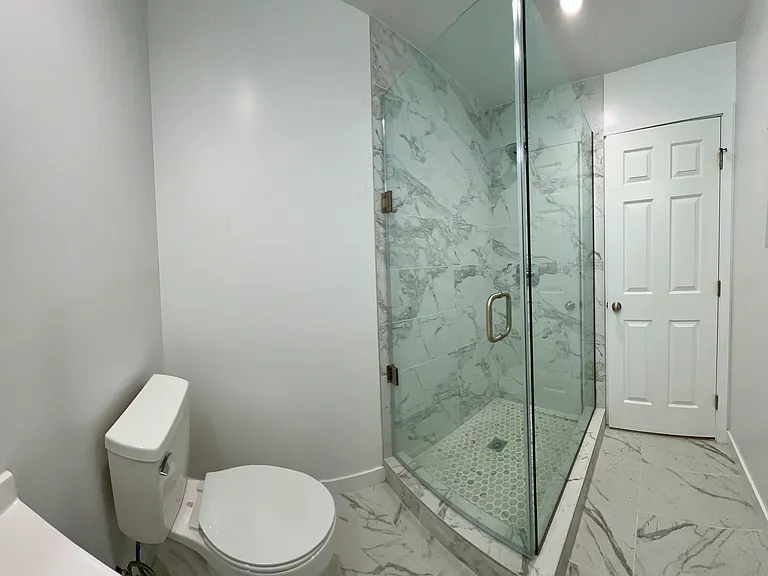 18654 1/2 Runnymede St — Photo 12