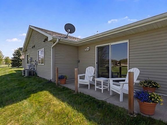 4th image of 609 Danielson Ct