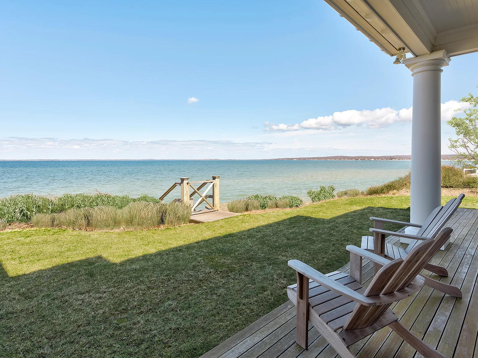 Magnificent Bay Front Estate in Desirablenorth Sea Beach Colony — Photo 4