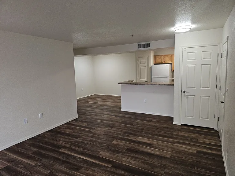 La Posada Apartments — Photo 10