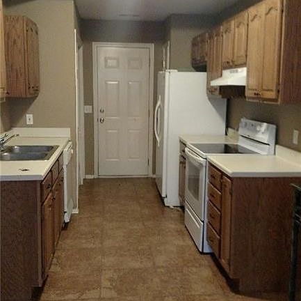 4th image of 828 S Liberty Dr