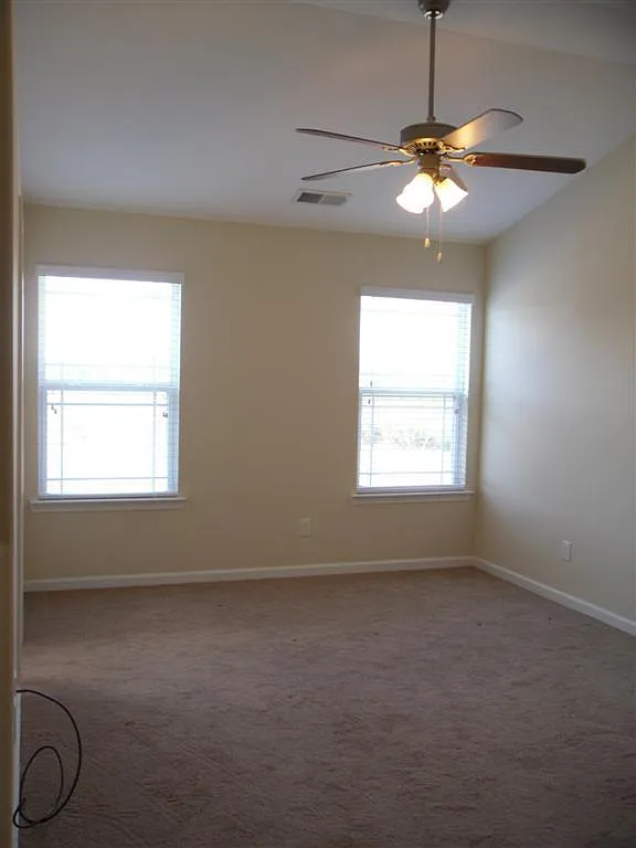 2 bed, 2.5 bath, 1341 sqft, $1,695 — Photo 2