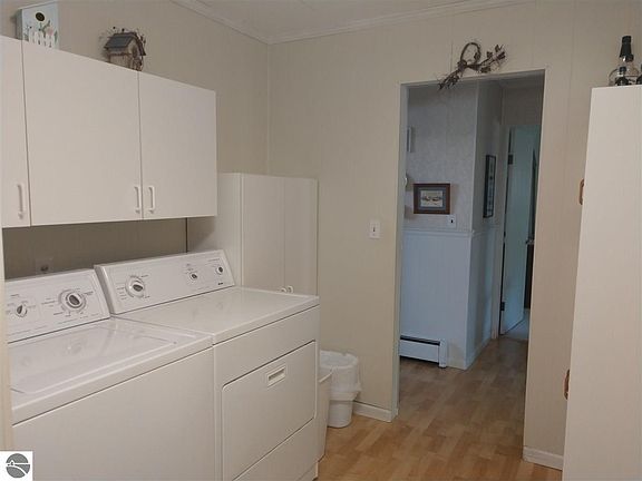 4th image of 208 E Michigan Ave