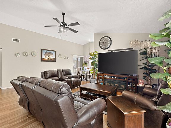 5th image of 512 Leeward Dr NW
