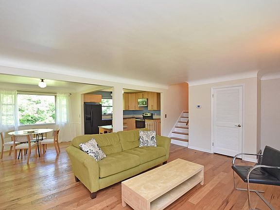 5th image of 1272 Oak Knoll Dr