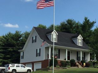 630 Picnic Hill Rd, Irvine, KY 40336