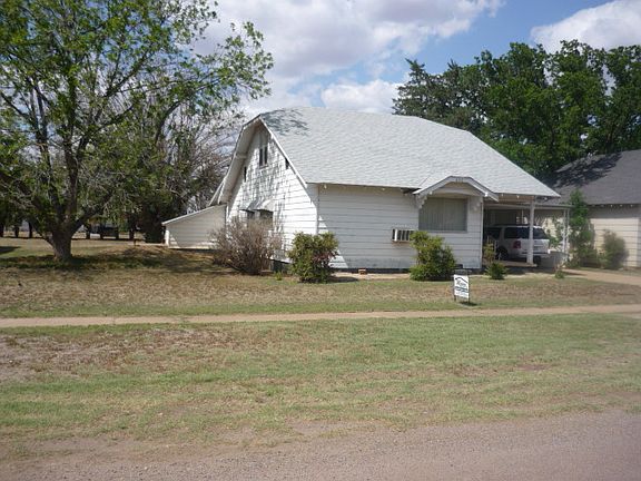 Large Pecan Tree on West Sid