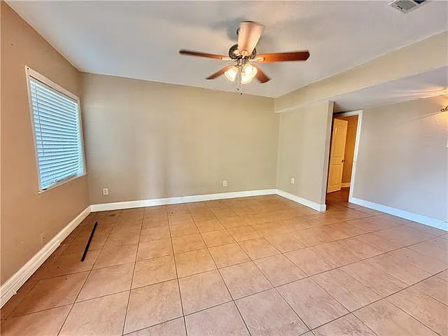 2 bed, 1.0 bath, 975 sqft, $1,095 — Photo 3