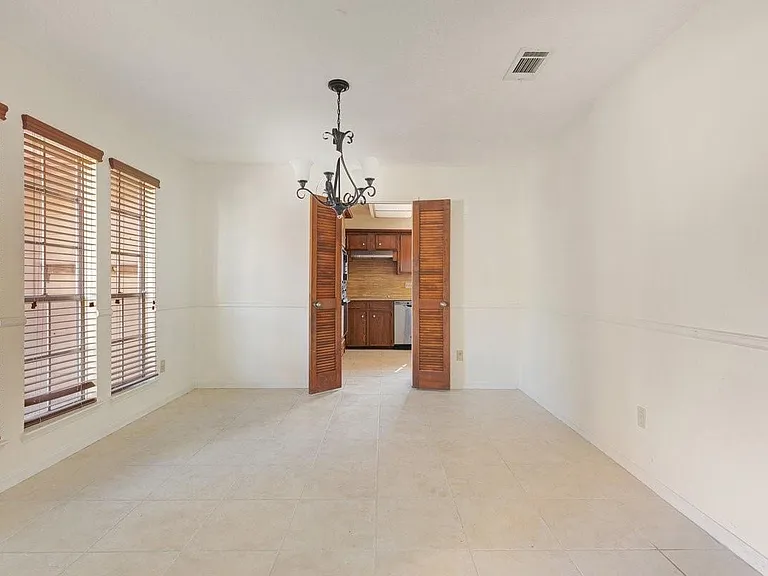 1006 Bolton Dr — Photo 10