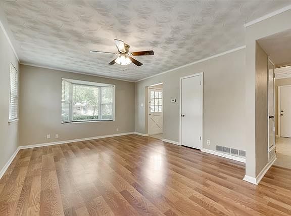 3rd image of 1019 Shadow Wood Ln