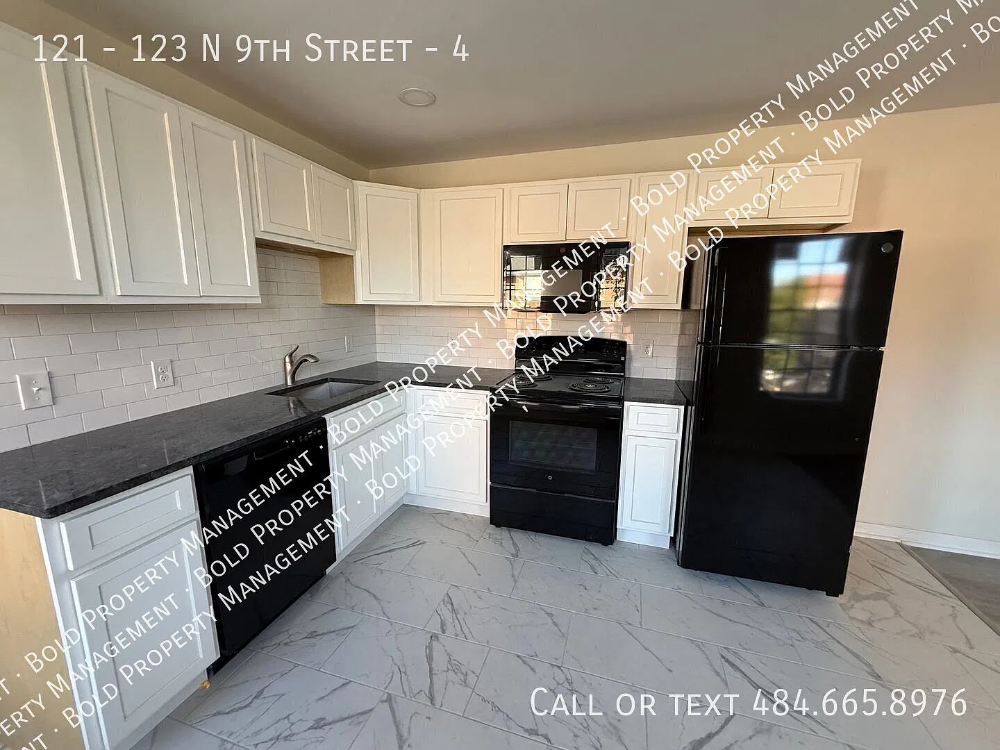 Top Floor 3 Bedroom 1 Bath Newly Remodeled And New Appliances. Added Benefit Of A Balcony. — Photo 2