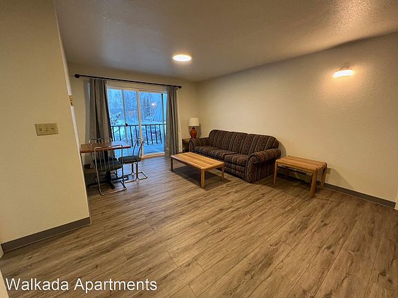 3rd image of 1651 2nd Ave APT 8