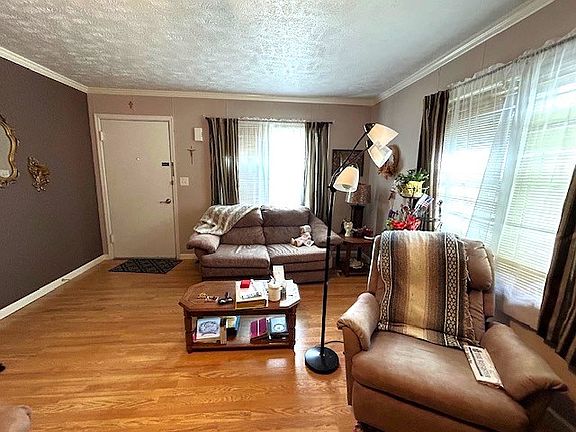 3rd image of 516 E Bond St